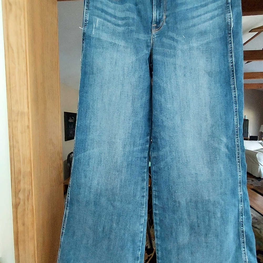 Ladies wide leg pants.